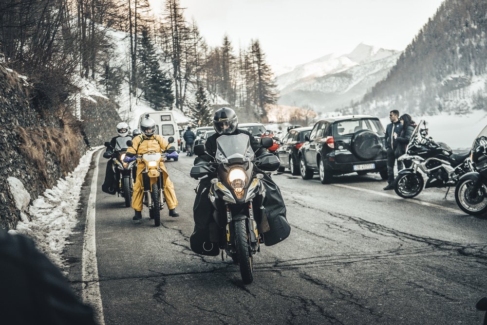 Le moto arrivano a Pontechianale (2018)