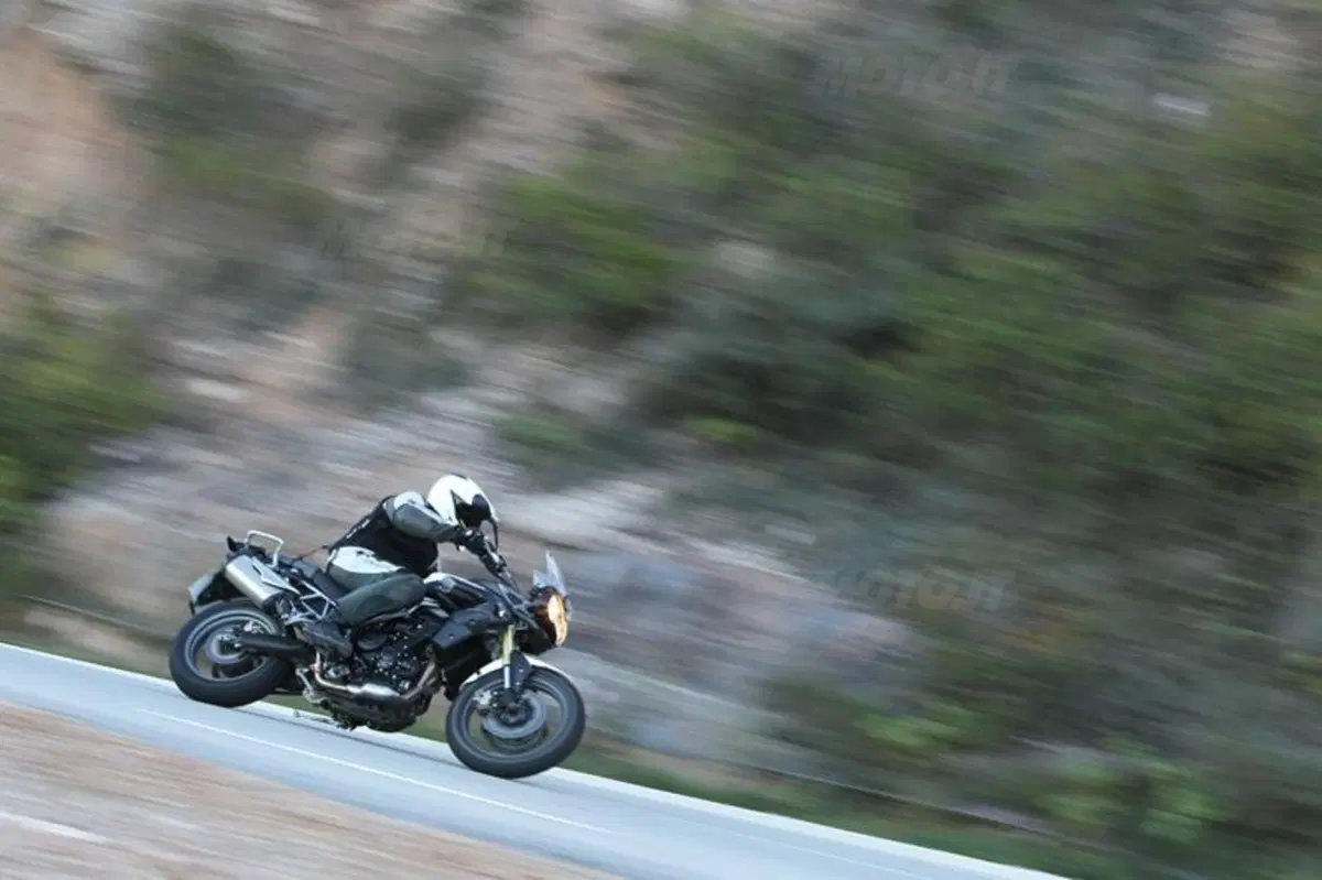 Triumph Tiger 800  (3)