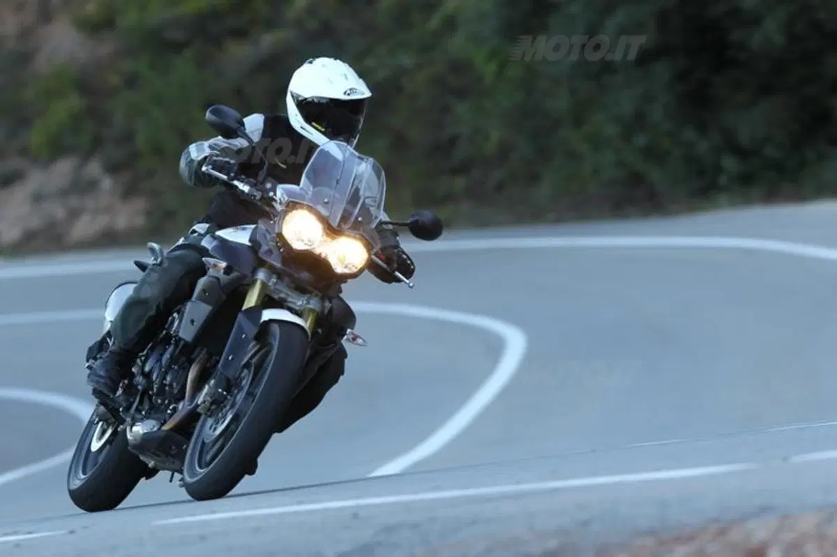 Triumph Tiger 800  (4)