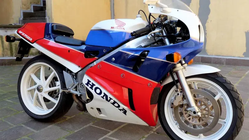 Moto da corsa, e non, all'asta a Verona Legend Cars