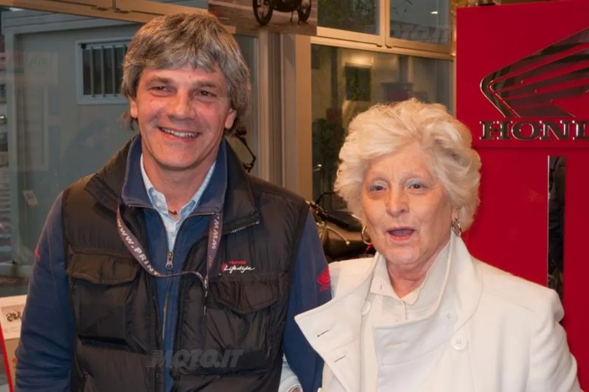 Simoncelli all'inaugurazione della nuova concessionaria Honda Malberti di Seregno (2)