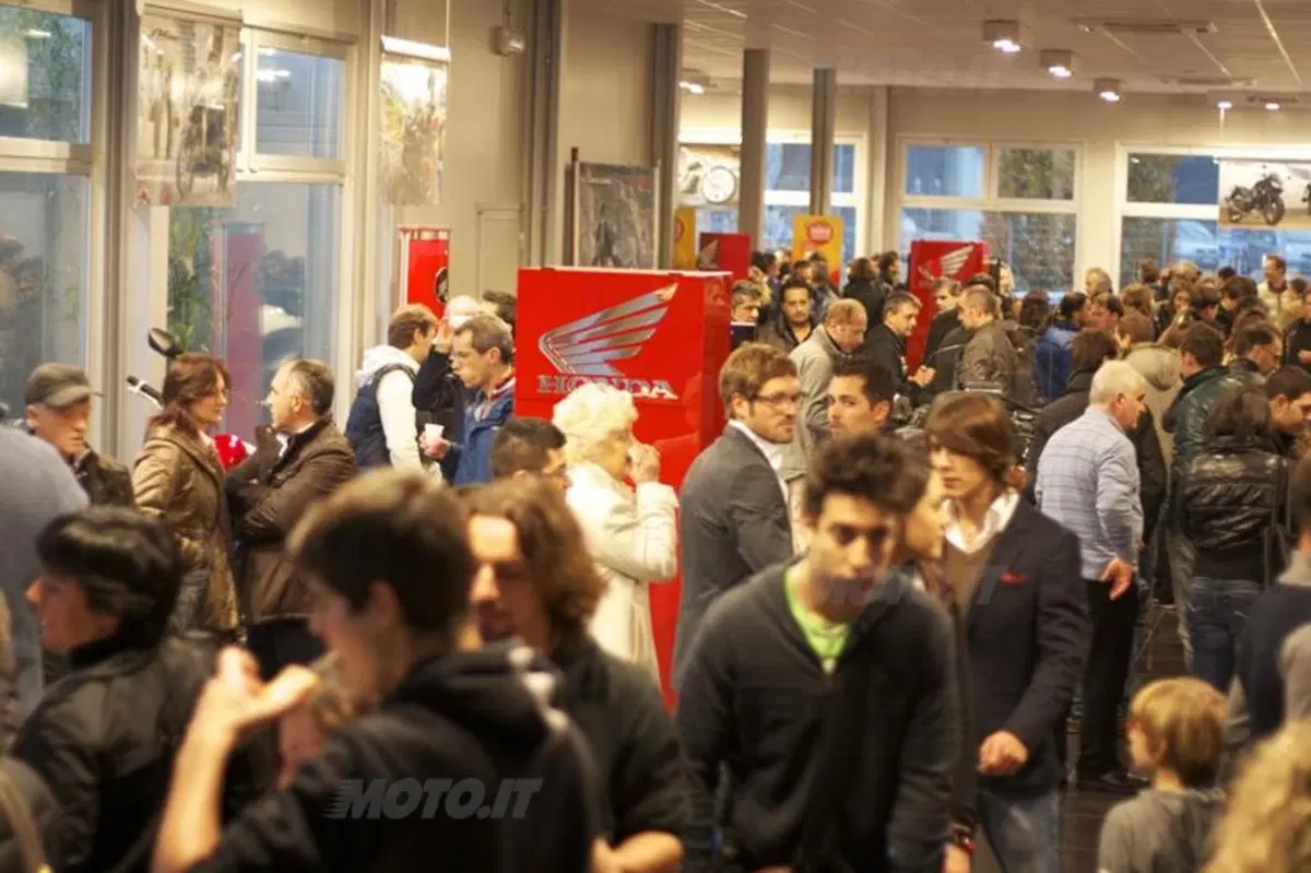 Simoncelli all'inaugurazione della nuova concessionaria Honda Malberti di Seregno (4)