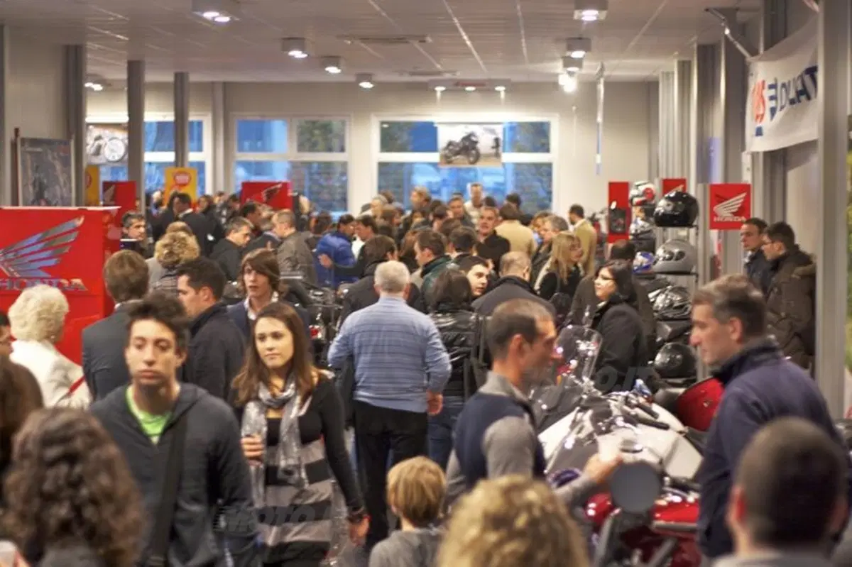 Simoncelli all'inaugurazione della nuova concessionaria Honda Malberti di Seregno (5)