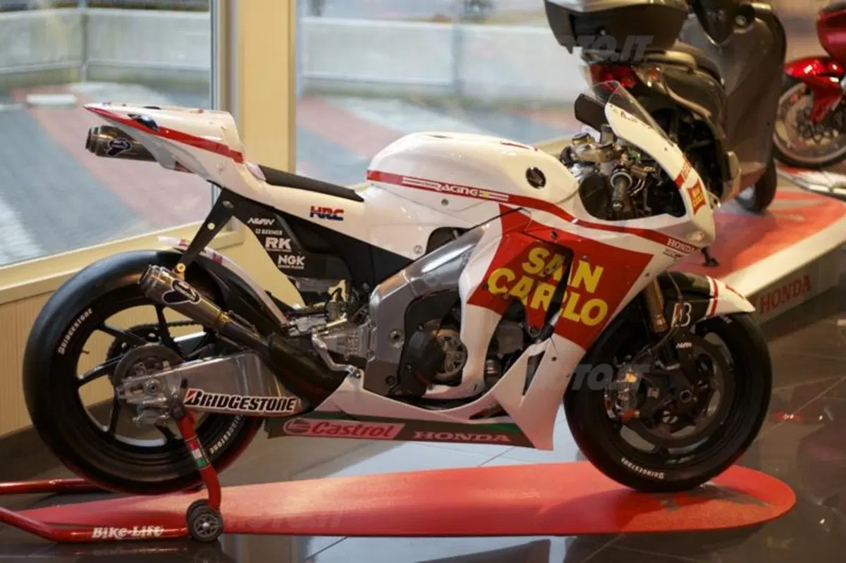 Simoncelli all'inaugurazione della nuova concessionaria Honda Malberti di Seregno (6)