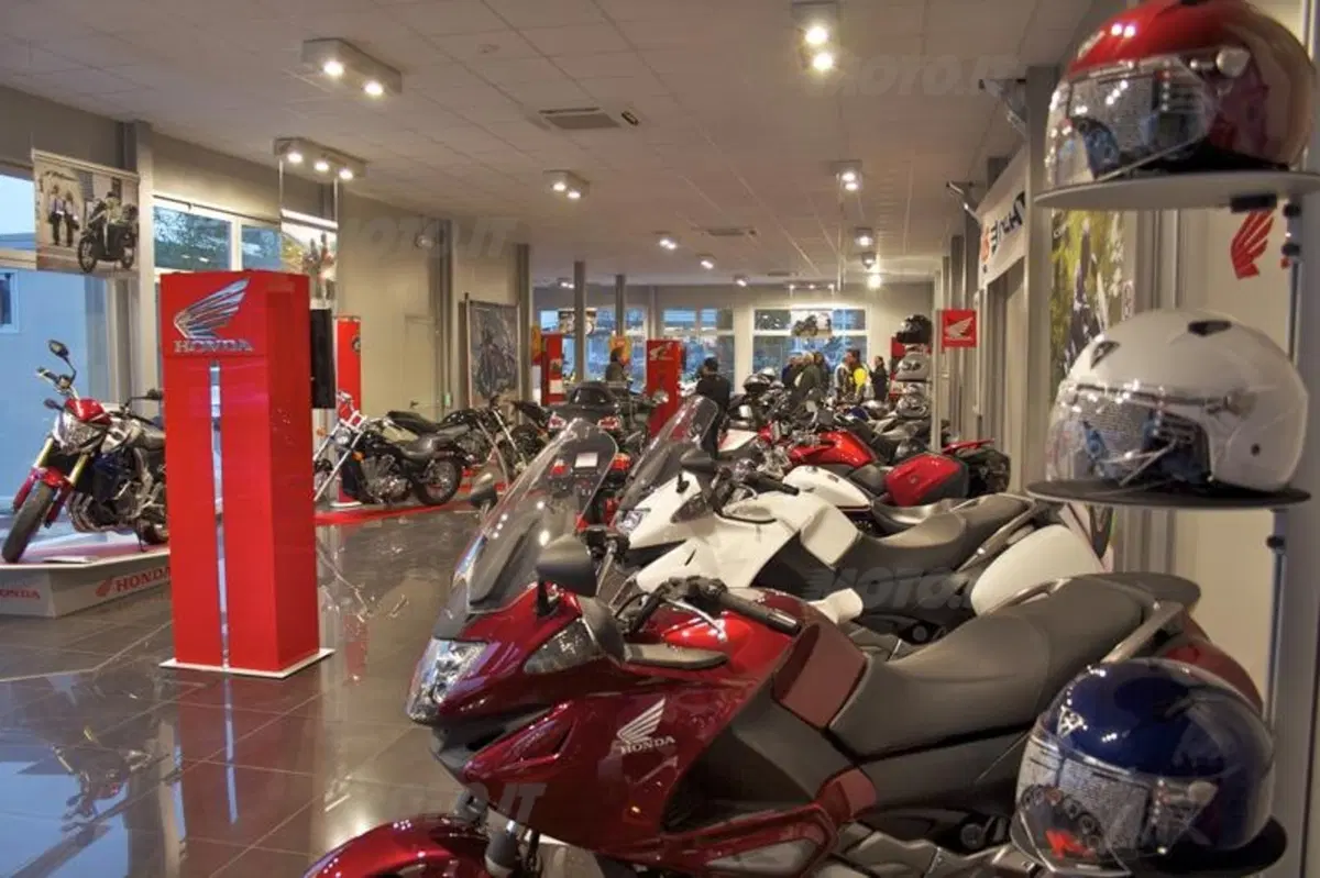 Simoncelli all'inaugurazione della nuova concessionaria Honda Malberti di Seregno (8)