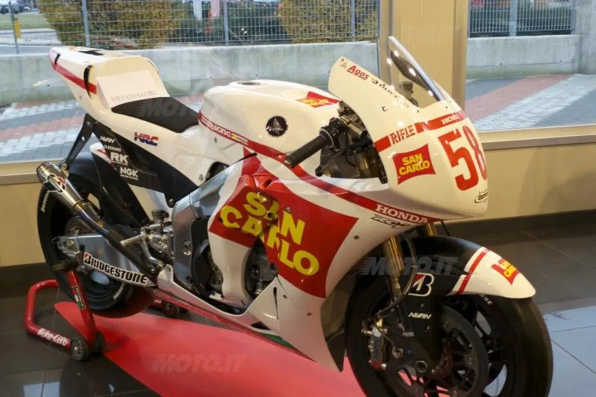 Simoncelli all'inaugurazione della nuova concessionaria Honda Malberti di Seregno (11)