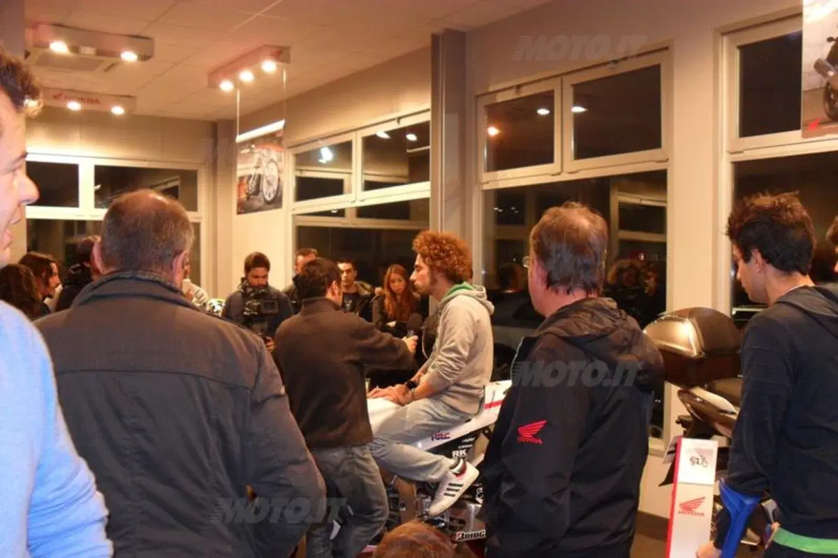 Simoncelli all'inaugurazione della nuova concessionaria Honda Malberti di Seregno (12)