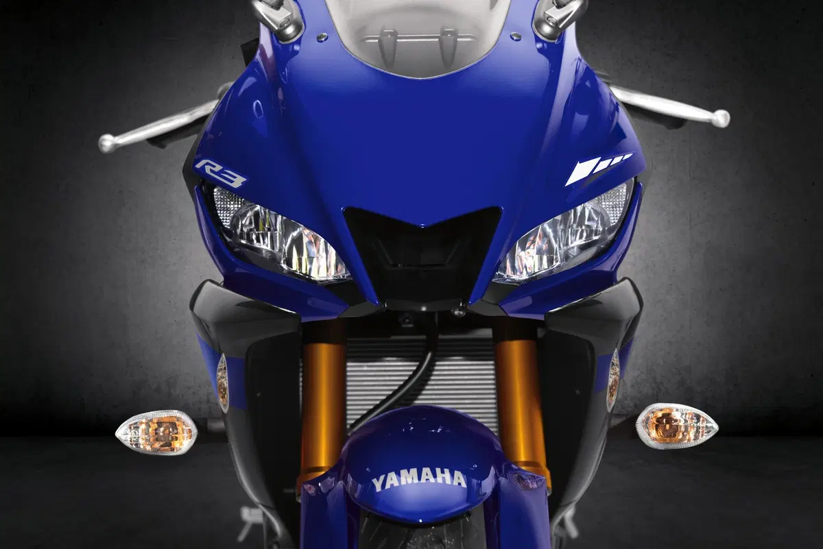 Yamaha YZF-R3, TEST in strada e in pista [Video] (8)