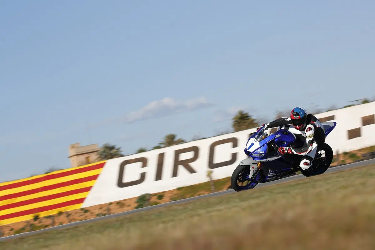 Yamaha YZF-R3, TEST in strada e in pista [Video] (14)
