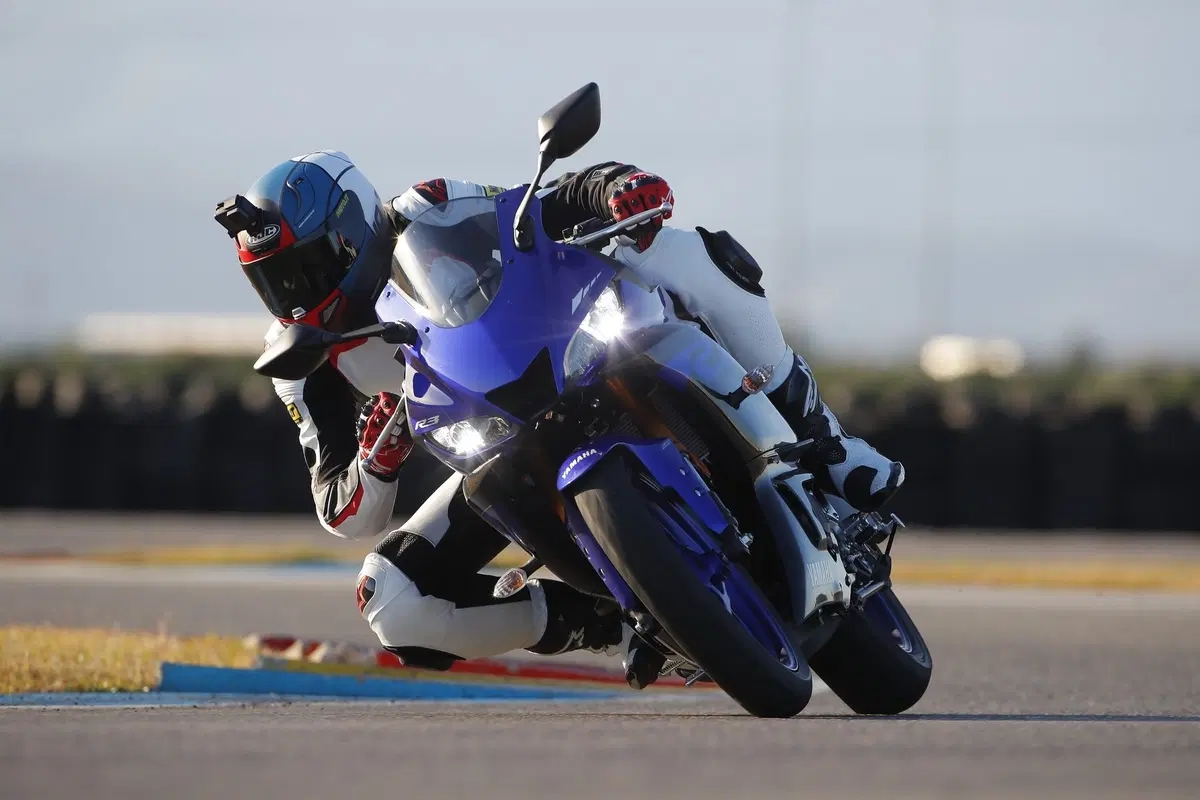 Yamaha YZF-R3, TEST in strada e in pista [Video]
