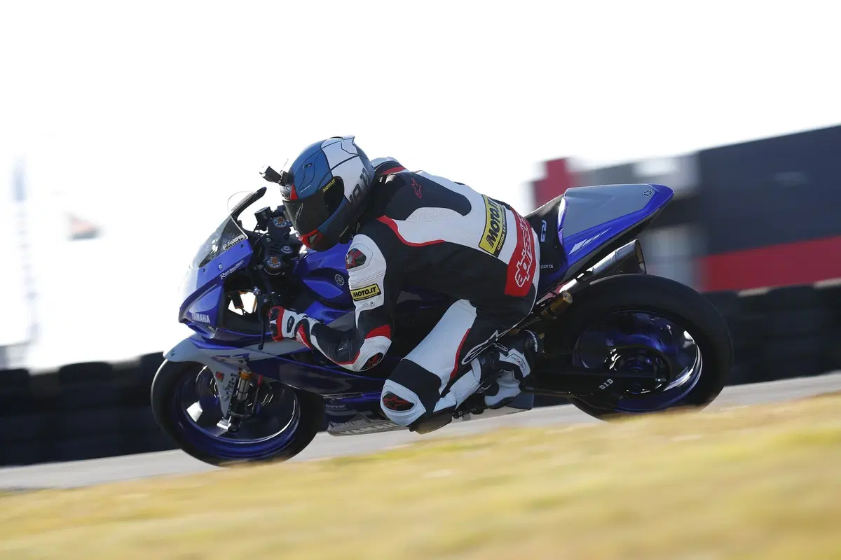Yamaha YZF-R3, TEST in strada e in pista [Video] (20)