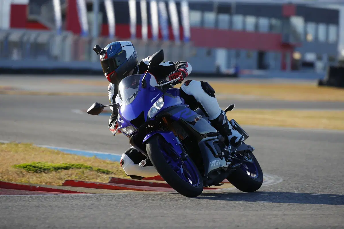 Yamaha YZF-R3, TEST in strada e in pista [Video] (6)