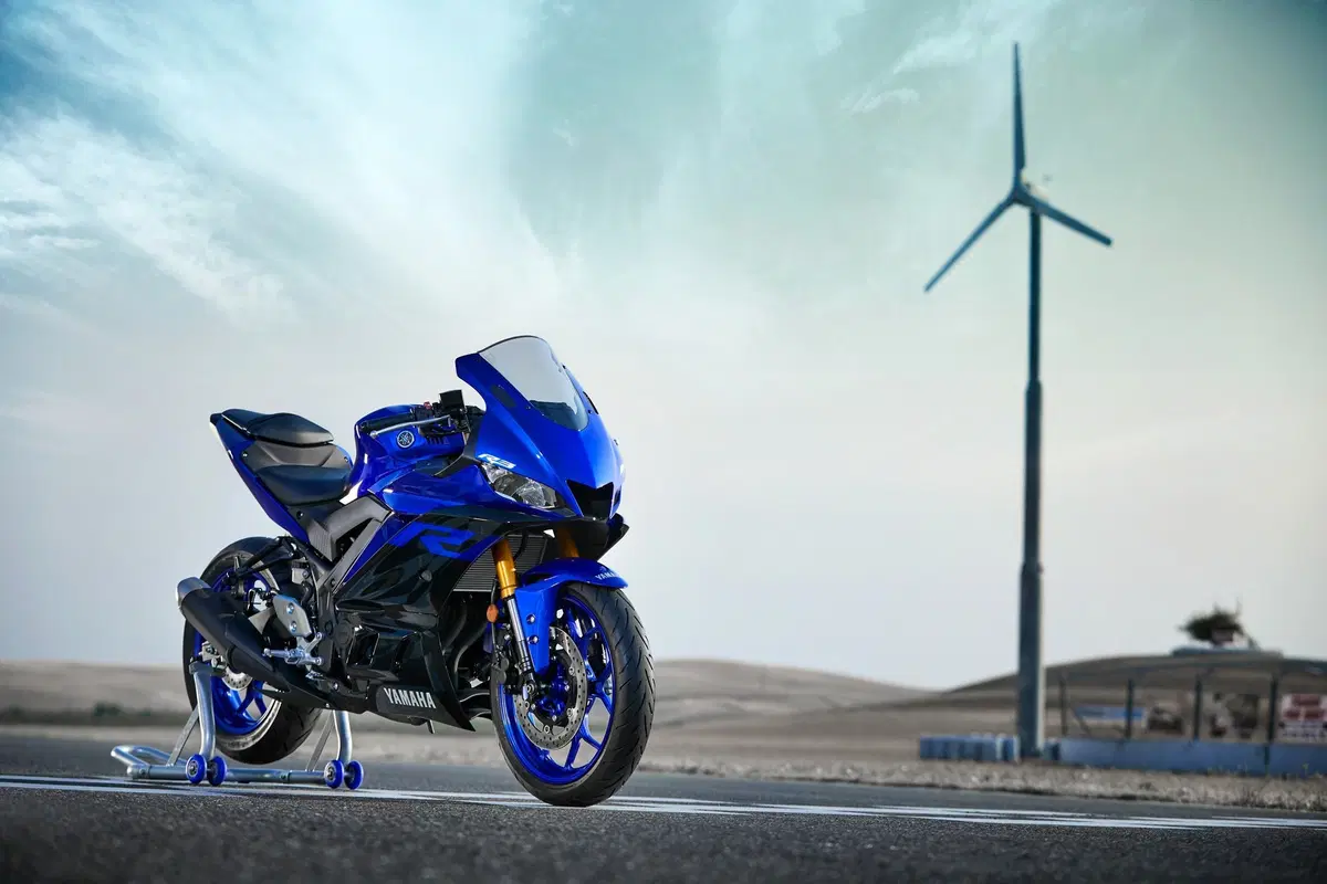 Yamaha YZF-R3, TEST in strada e in pista [Video] (21)