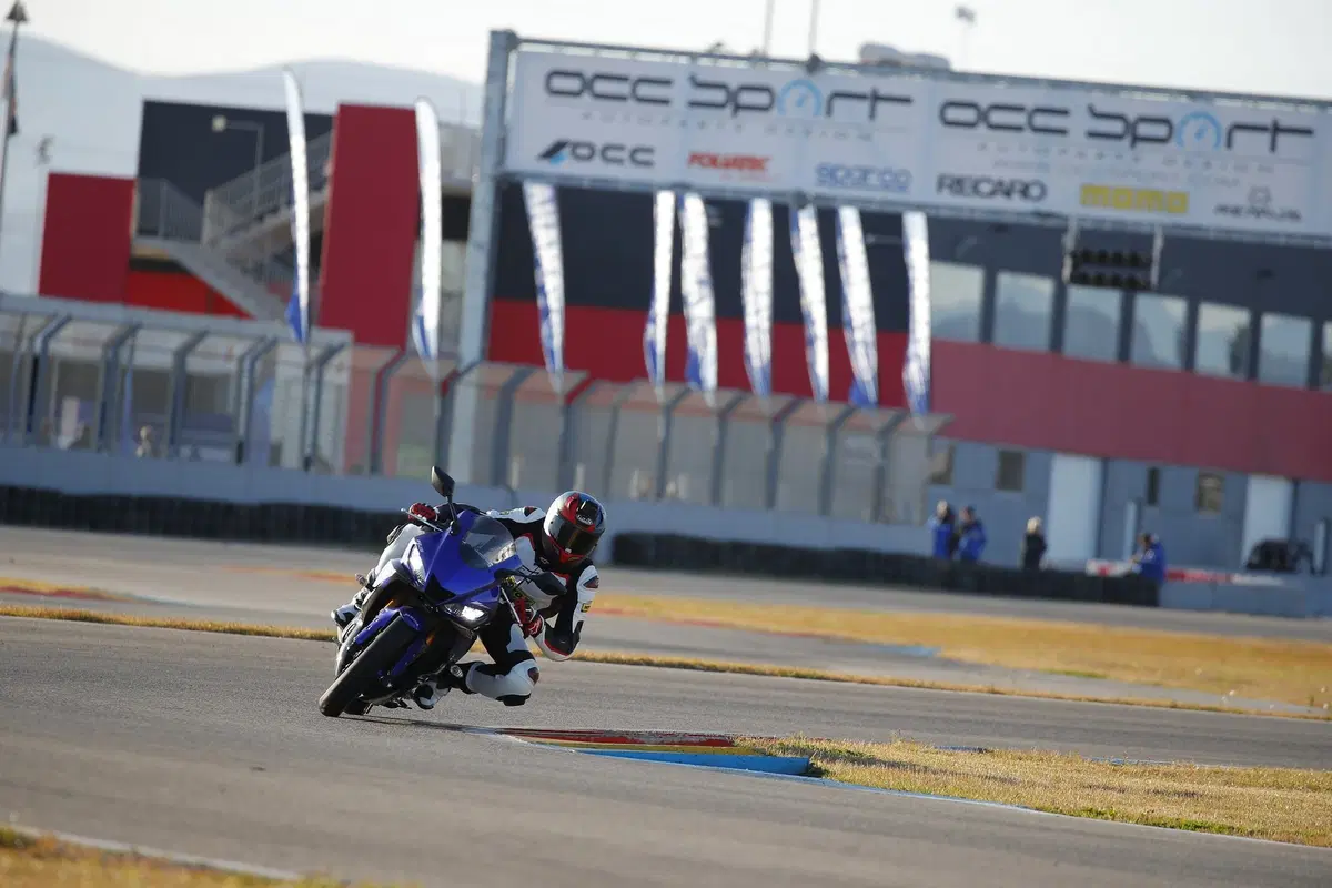 Yamaha YZF-R3, TEST in strada e in pista [Video] (5)