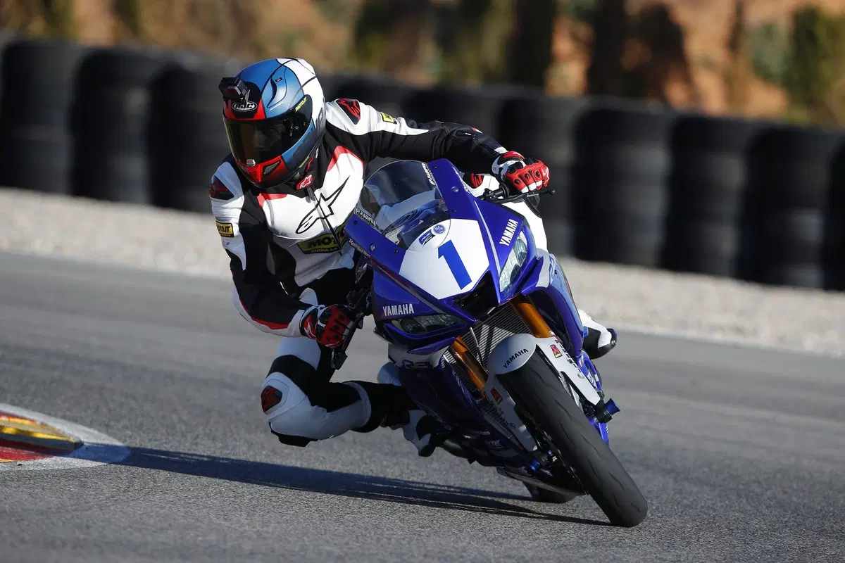 Yamaha YZF-R3, TEST in strada e in pista [Video] (10)