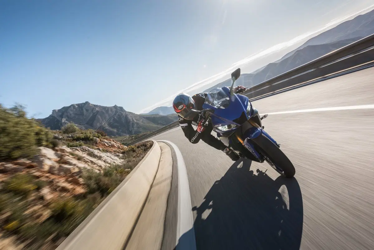 Yamaha YZF-R3, TEST in strada e in pista [Video] (23)