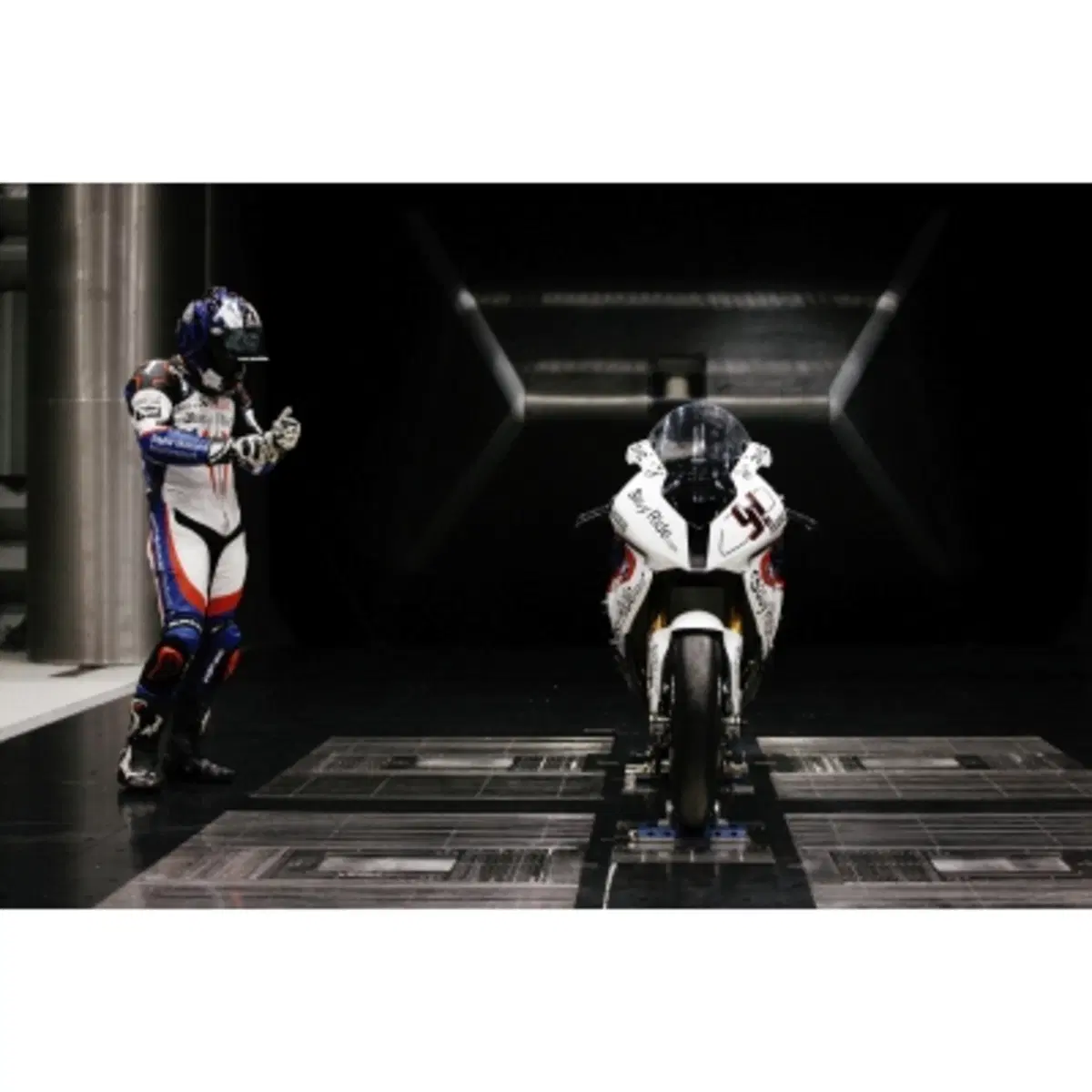 BMW S 1000 RR SBK. Corser e Haslam nella galleria del vento