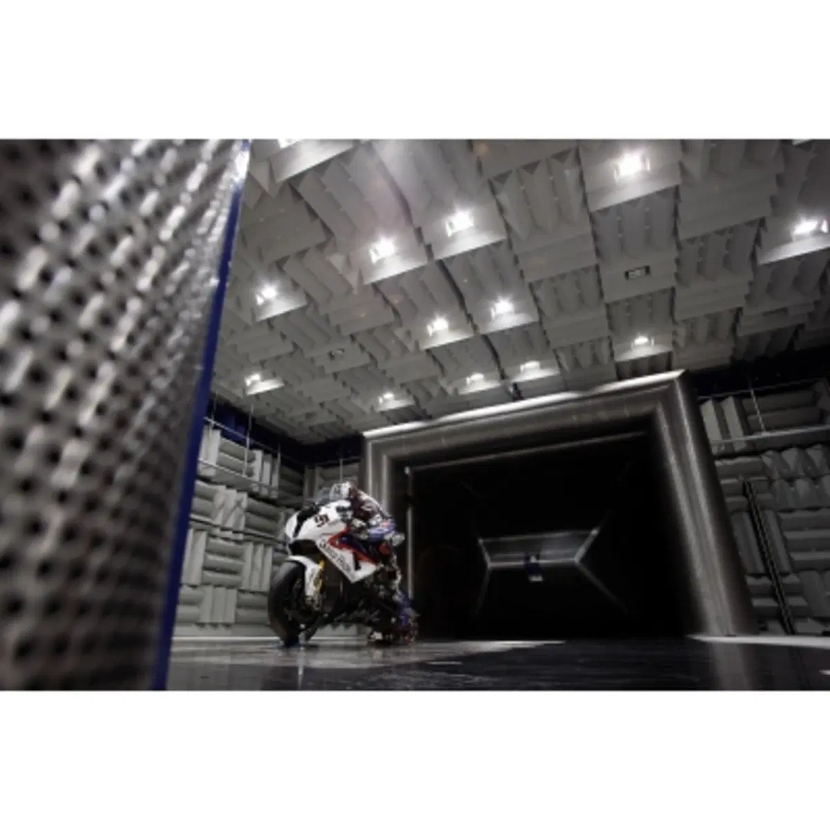 BMW S 1000 RR SBK. Corser e Haslam nella galleria del vento (4)