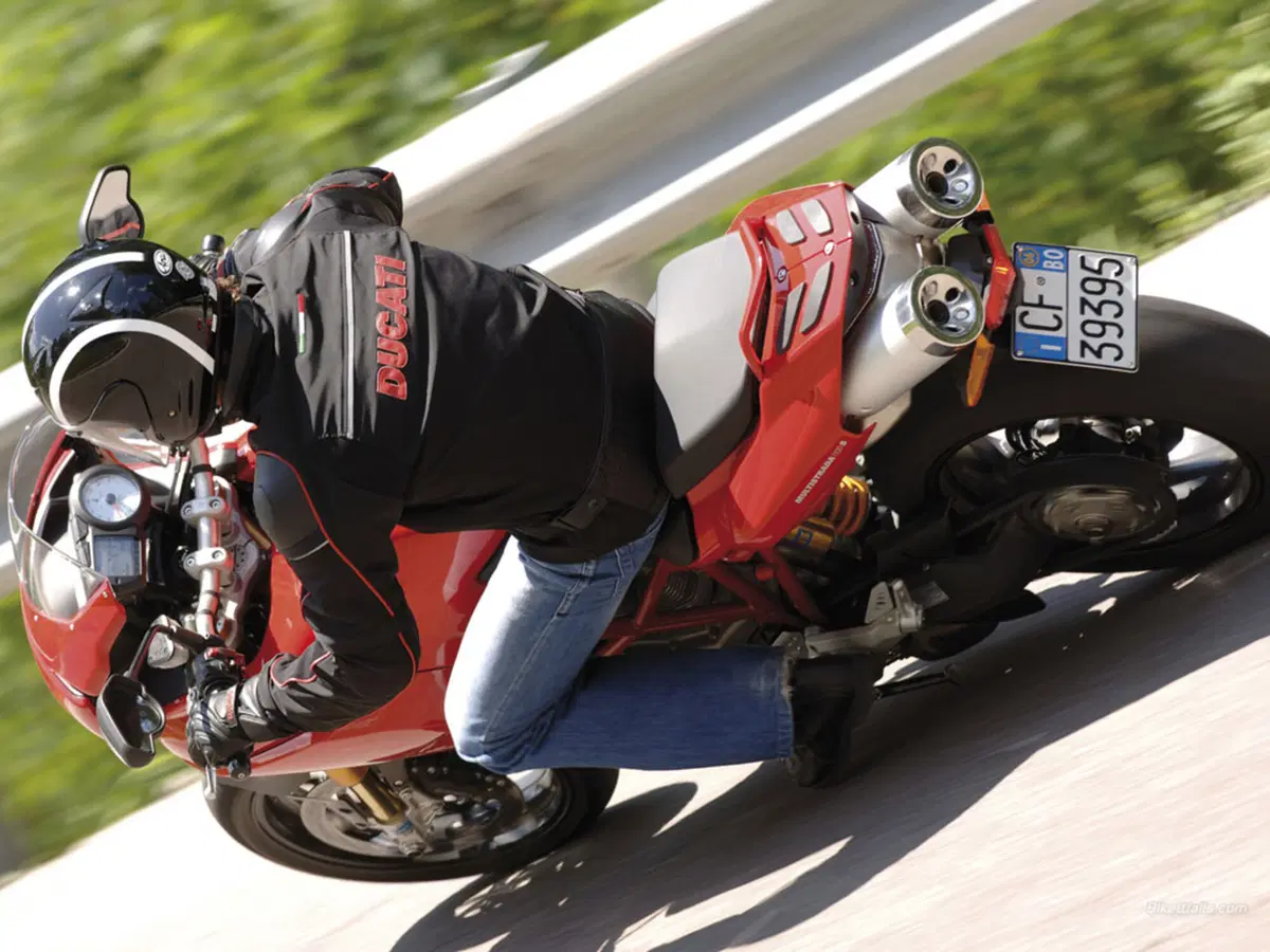 Ducati Multistrada 1100S  (4)