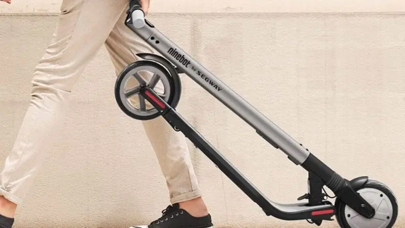 Hoverboard e monopattini elettrici, arriva l'assicurazione?