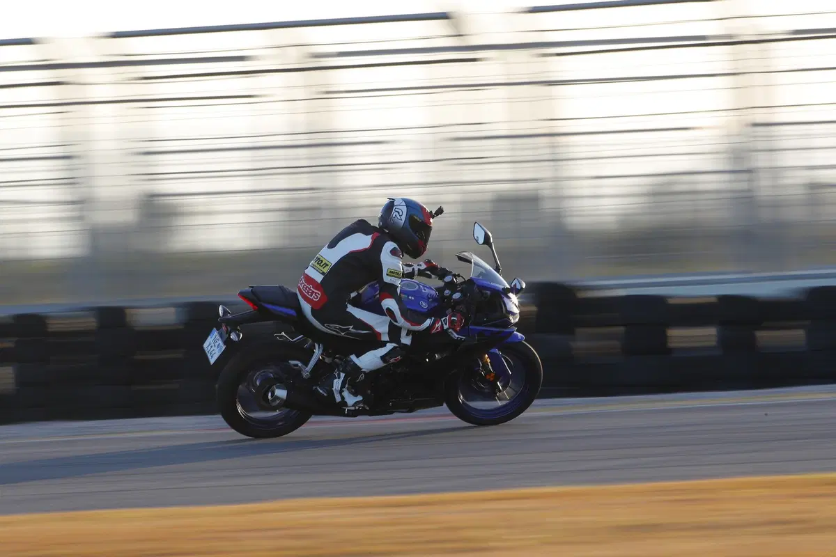 Yamaha YZF-R125 2019, TEST: carattere da vera sportiva (7)