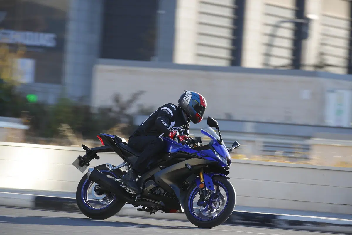 Yamaha YZF-R125 2019, TEST: carattere da vera sportiva (15)