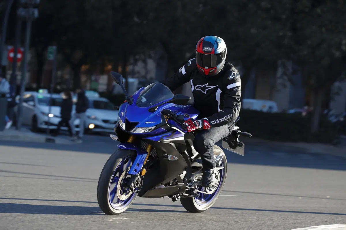 Yamaha YZF-R125 2019, TEST: carattere da vera sportiva (16)