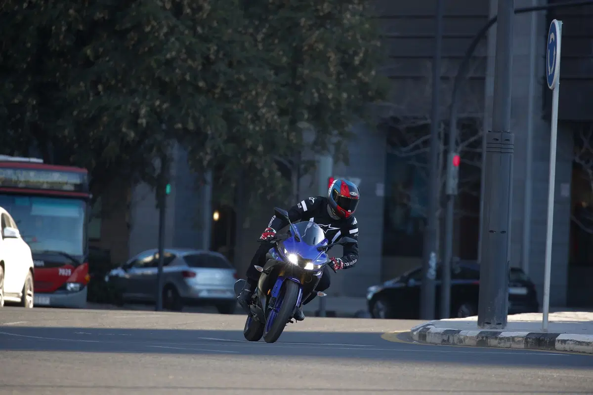Yamaha YZF-R125 2019, TEST: carattere da vera sportiva (5)