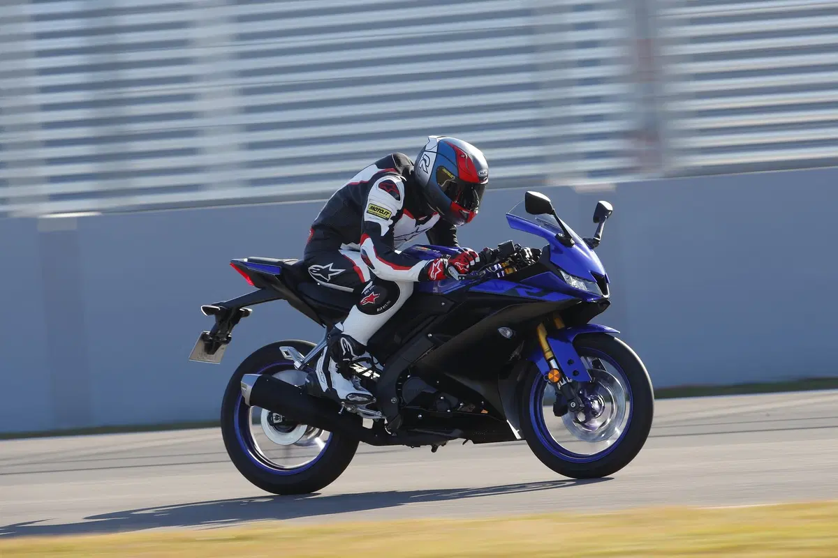 Yamaha YZF-R125 2019, TEST: carattere da vera sportiva (11)