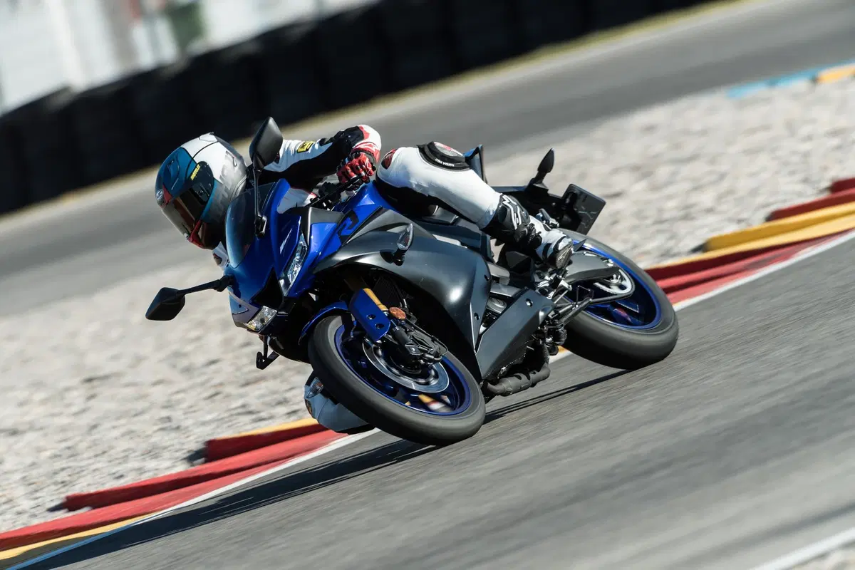 Yamaha YZF-R125 2019, TEST: carattere da vera sportiva (9)