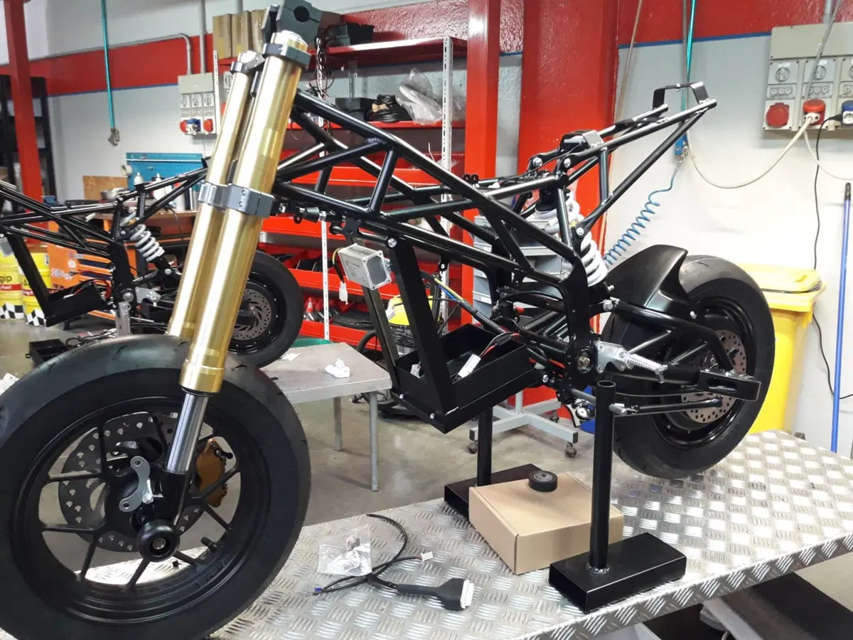 Thundervolt NKE, la moto elettrica di Loris Reggiani