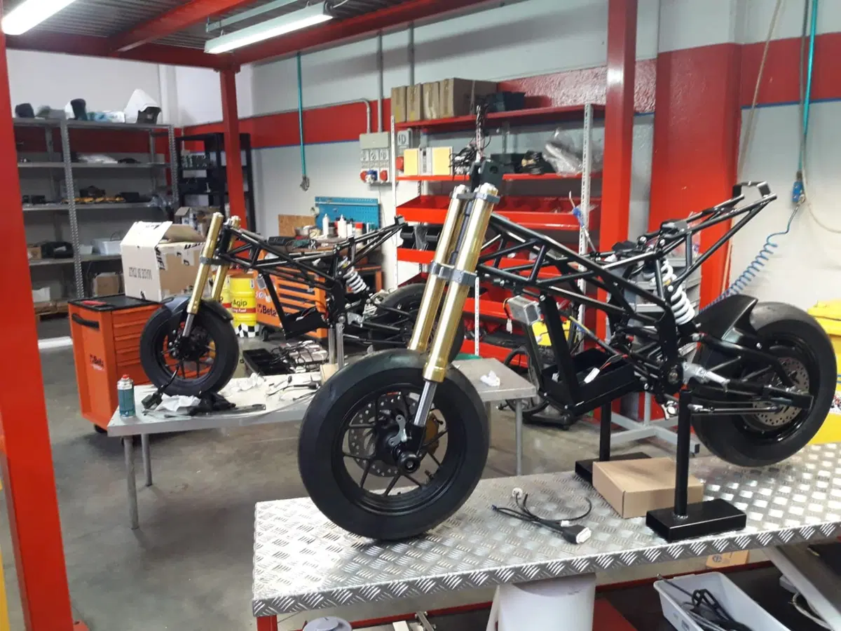 Thundervolt NKE, la moto elettrica di Loris Reggiani (3)