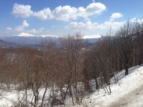 Le nevicate tardive hanno lasciato tanta neve sull'appennino