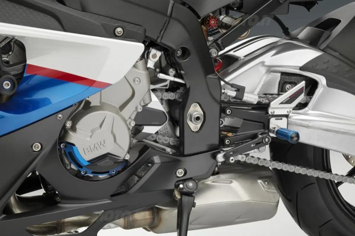 La BMW S1000RR accessoriata Rizoma (4)