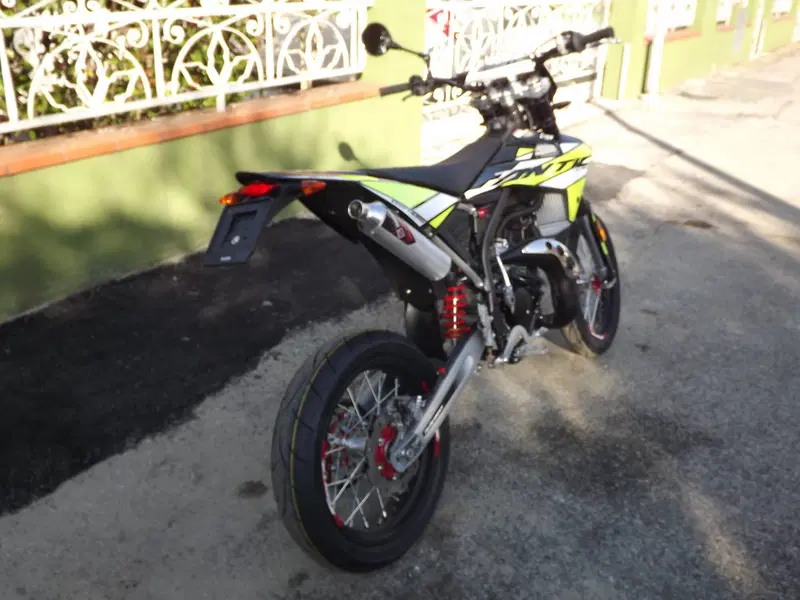 Fantic Motor Motard 50 Performance 2t (2020) (3)