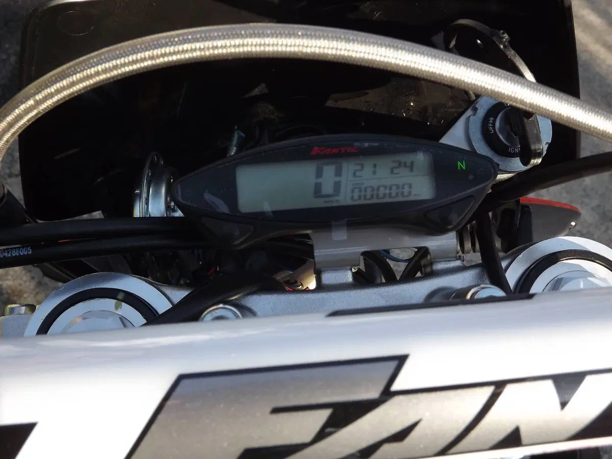 Fantic Motor Motard 50 Performance 2t (2020) (4)