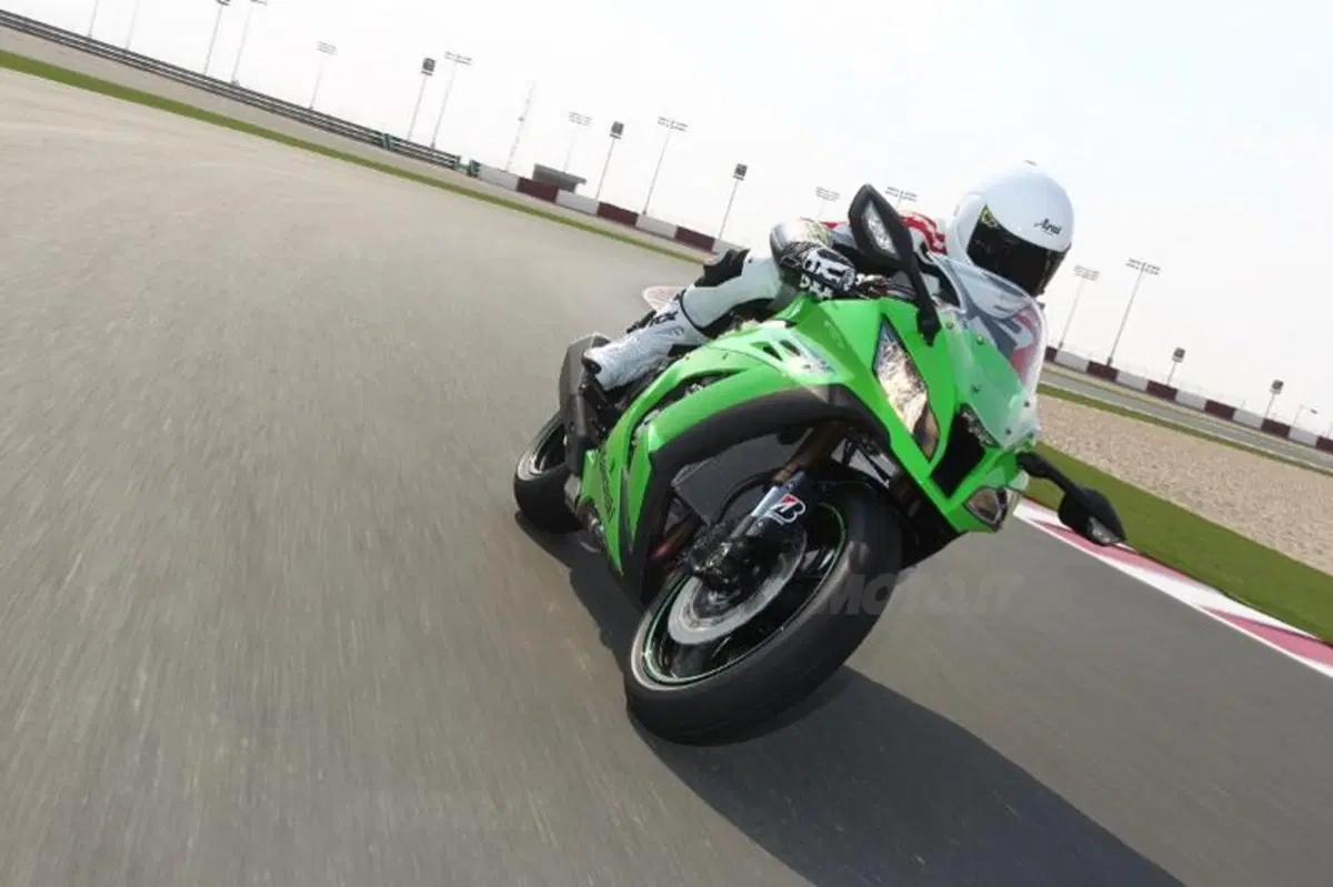 Kawasaki Ninja ZX-10R  (3)