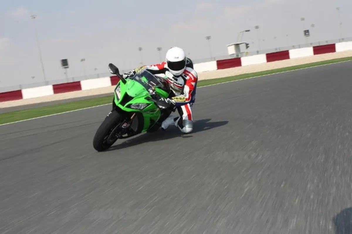 Kawasaki Ninja ZX-10R  (4)