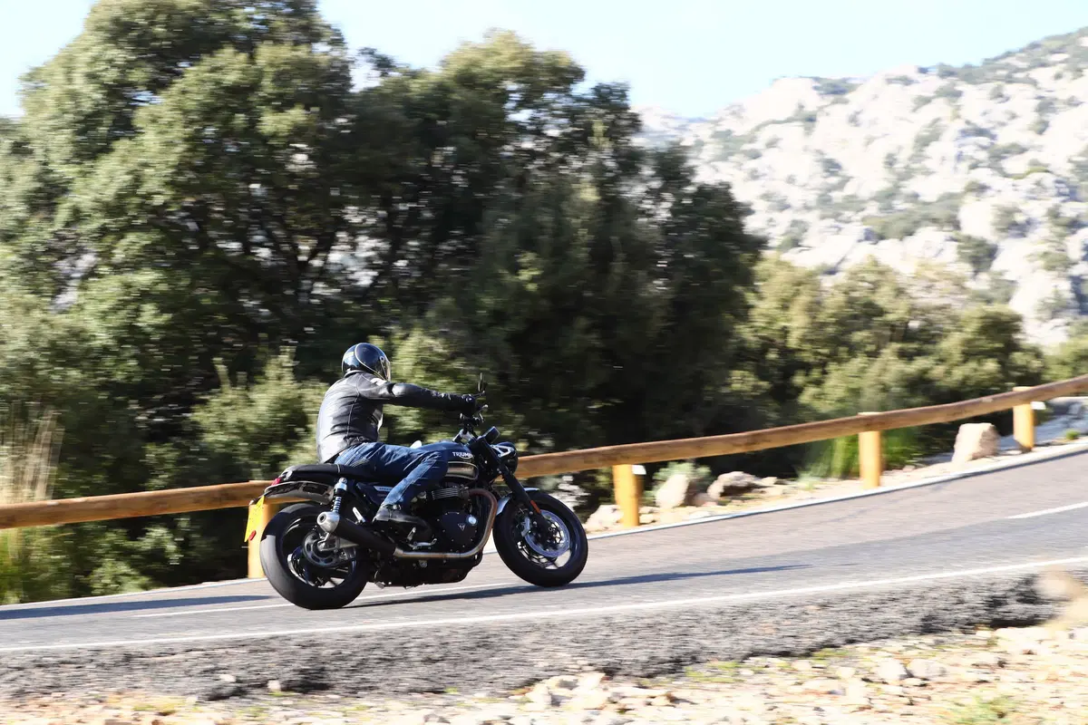 Triumph Speed Twin. Bella e brava (7)