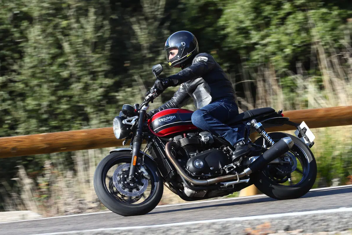 Triumph Speed Twin. Bella e brava (9)