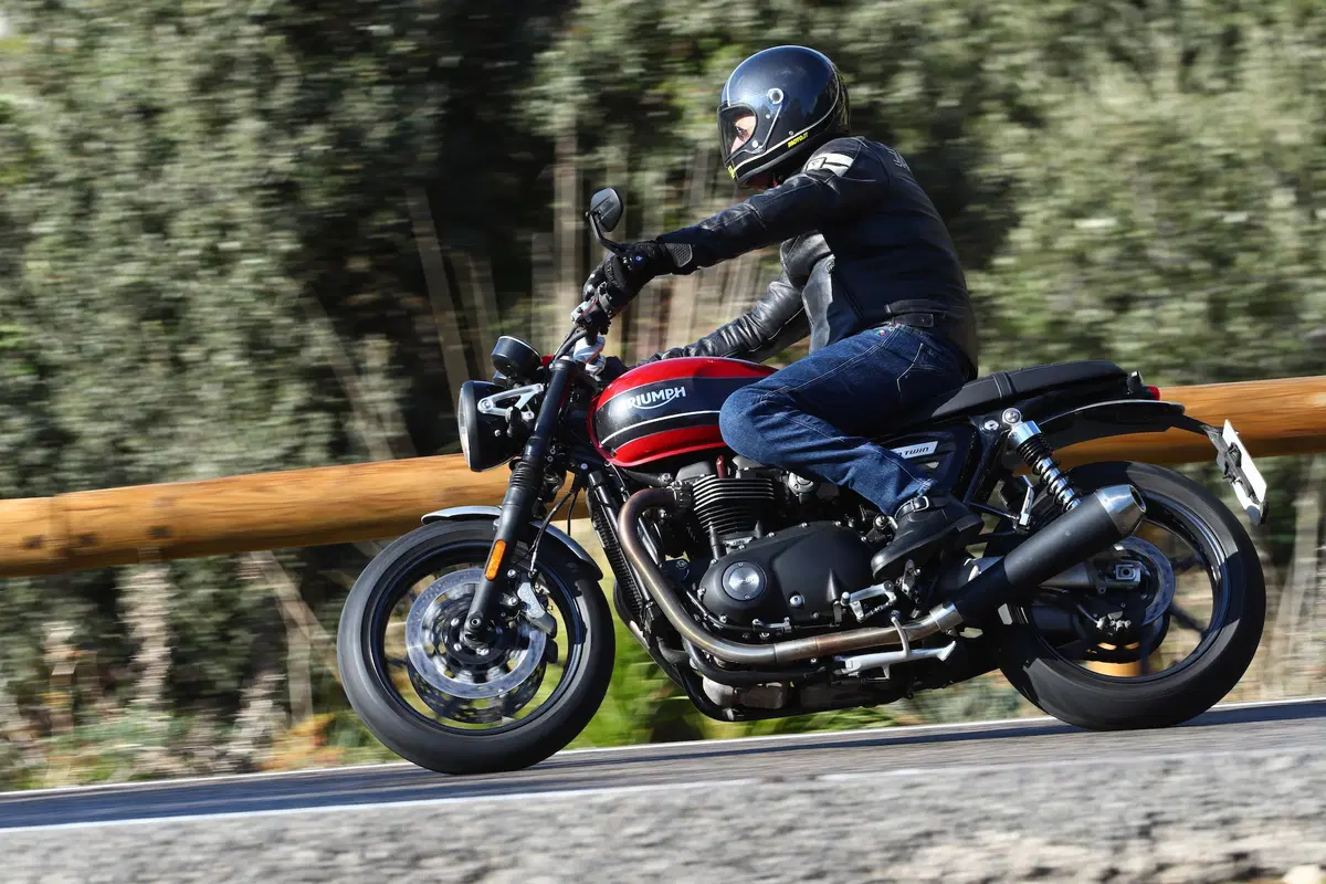 Triumph Speed Twin. Bella e brava (12)