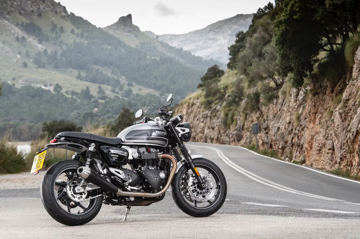 Triumph Speed Twin. Bella e brava (25)