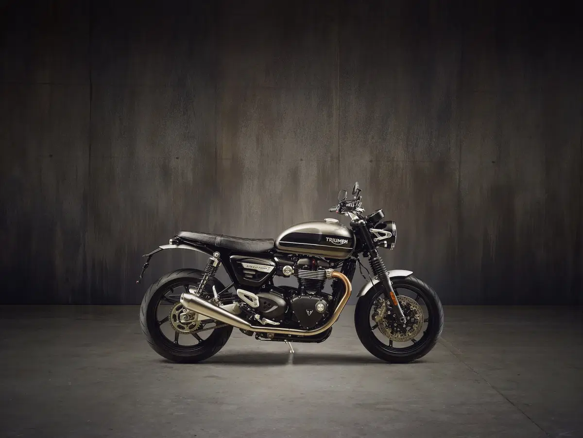 Triumph Speed Twin. Bella e brava (26)