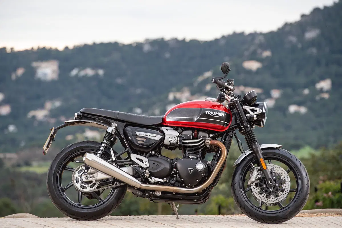 Triumph Speed Twin. Bella e brava (27)