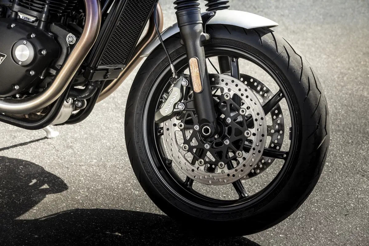 Triumph Speed Twin. Bella e brava (34)