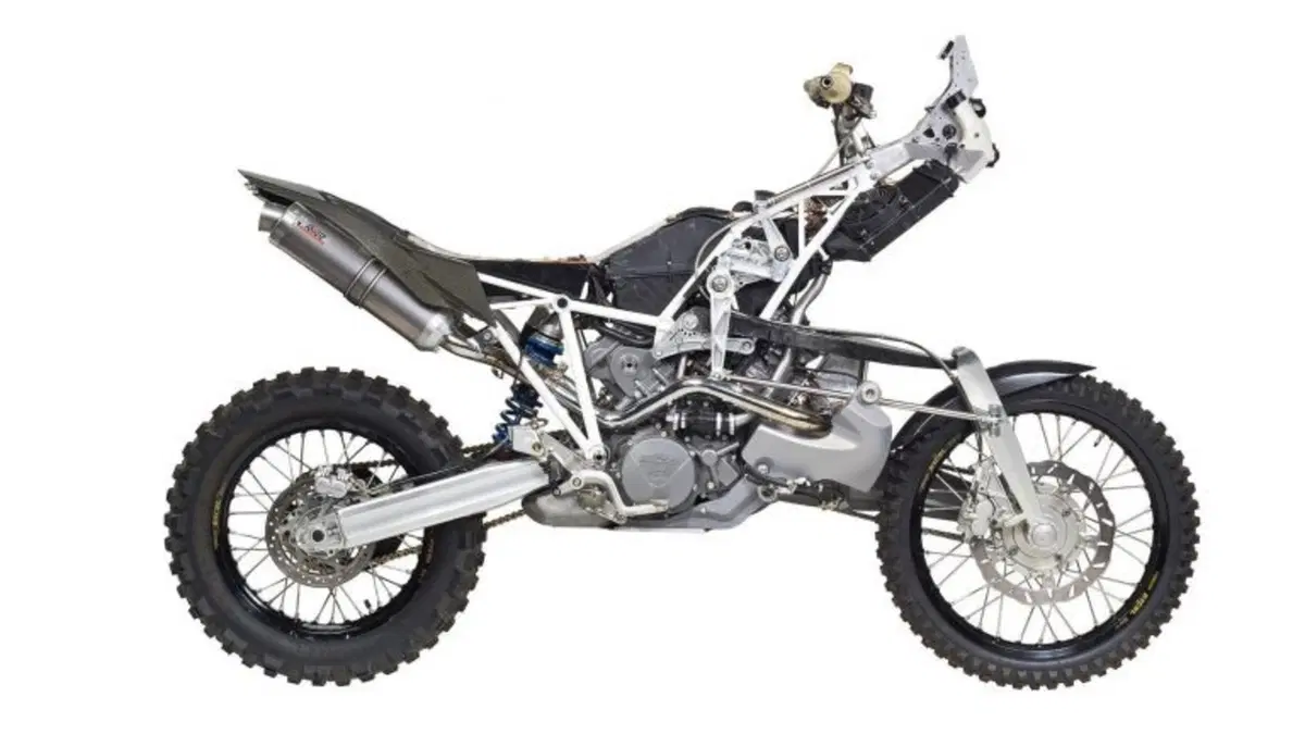 KTM 990 Adventure a due ruote motrici. Eccentrica? Decisamente (2)