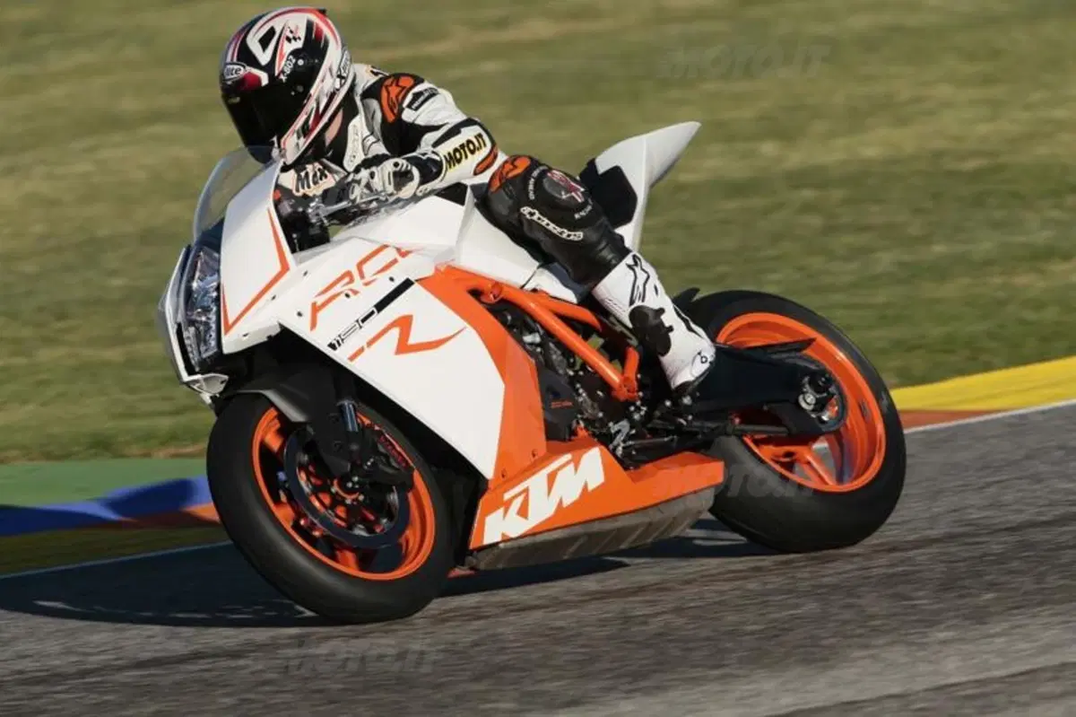 KTM RC8R  (2)