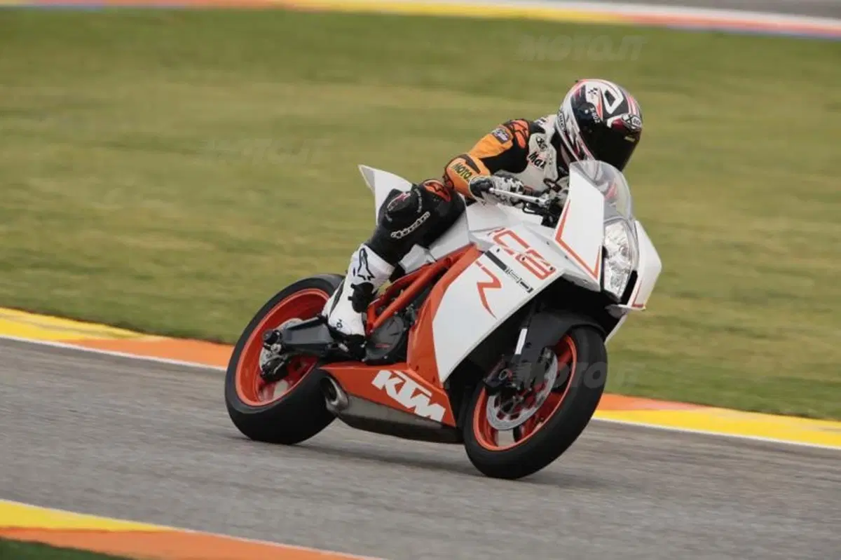KTM RC8R  (7)