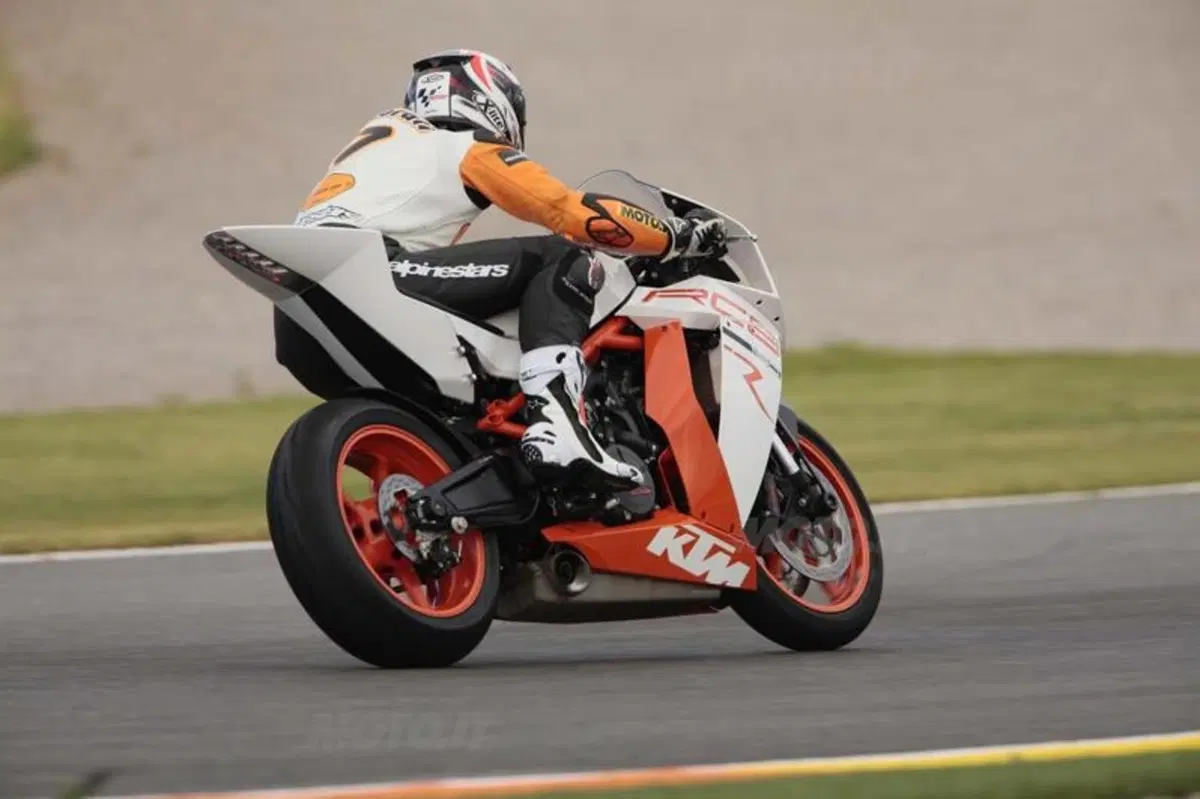 KTM RC8R  (9)