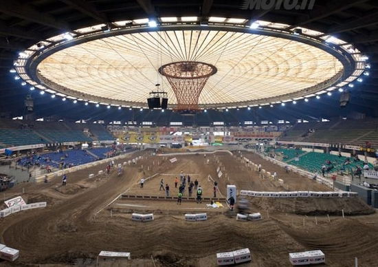 Enduro Indoor di Genova. La pista è pronta!